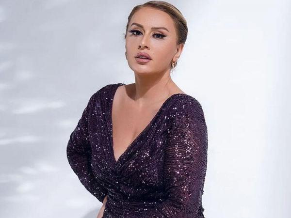 Roza həmkarlarını ikiüzlülükdə ittiham edib