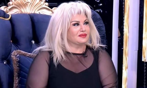 "Qadın gecə fikirləşir ki..."