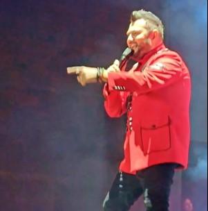 Murad Arif festivalda oxuyub