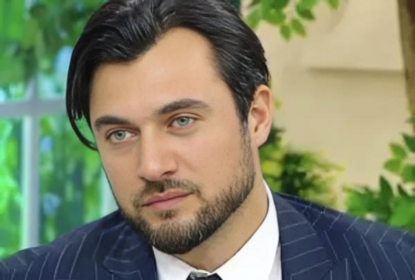 Podium ulduzu duzlu göldə - FOTO