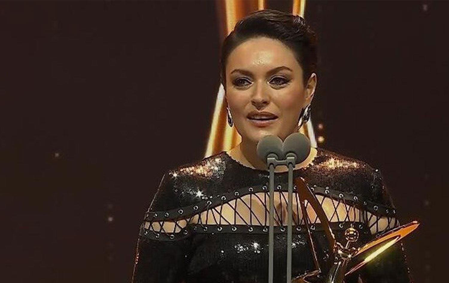 Türkiyəli aktrisa Ezgi Molaya 10 min lira dəyərində təzminat cəzası verilib.