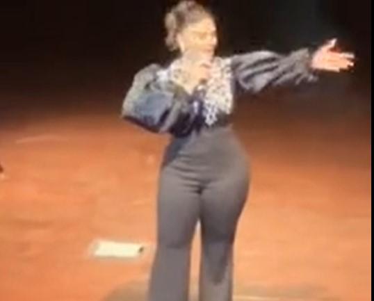 Şəbnəmin bu geyimi bəyənilməyib