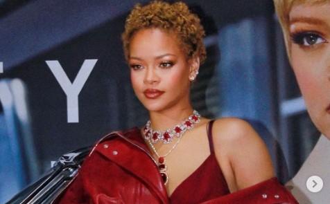 Rihanna brend təqdimatında