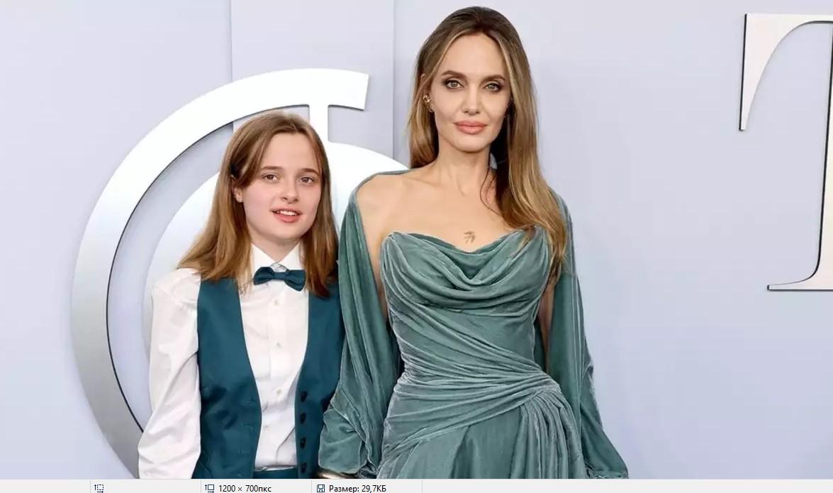 Ancelina yeni mükafat alıb - FOTO