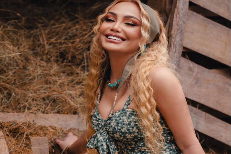 Nura Suri kənd qızı oldu - FOTO-VİDEO