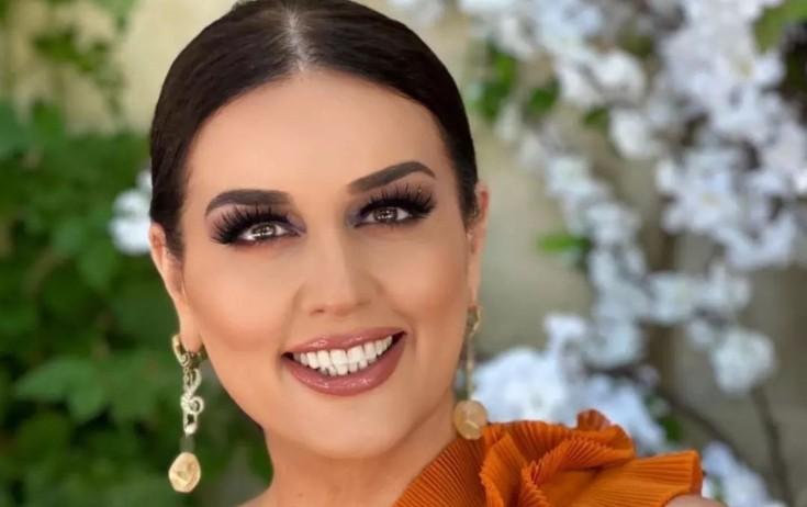 Elza fotoşopla üzünü dəyişib