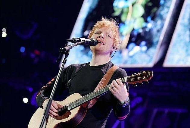 Müğənni 10 ildir telefon işlətmir