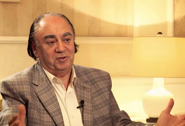 Qadınlar Cavana evlənmək təklifi edirlər