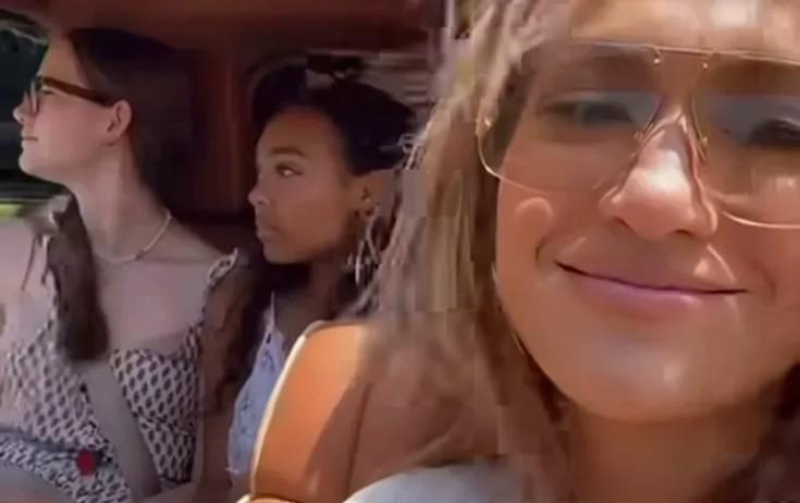 Cennifer Lopez ögey qızı ilə göründü