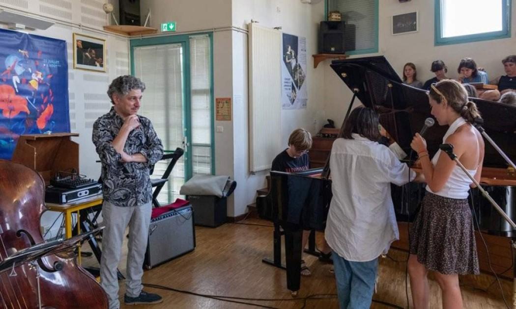 Beynəlxalq caz festivalının qonağı olub