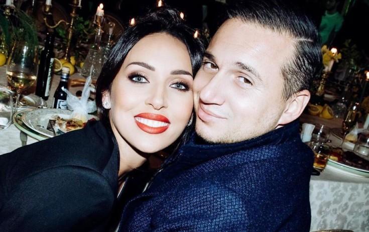 Müğənni Moskvadakı mənzilini satır - FOTO