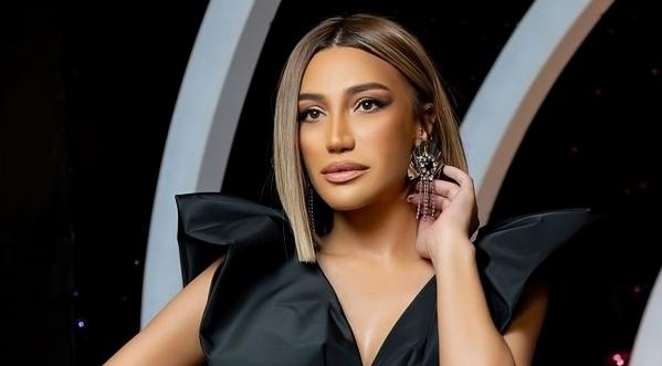 Röya libası ilə gündəm olub - VİDEO