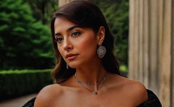 Ağ libasda dənizdə rəqs edən aktrisa - VİDEO