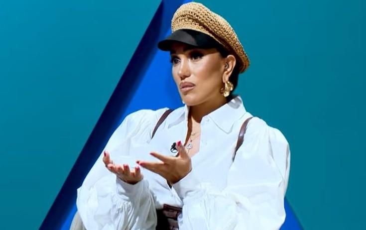 Əməkdar artisti əri xəbərsiz boşayıb