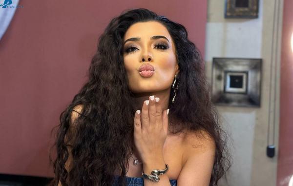 Səmra cins mini ətəkdə - FOTO