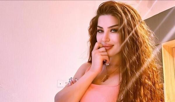 Nəfəs qardaşına lüks avtomobil alıb