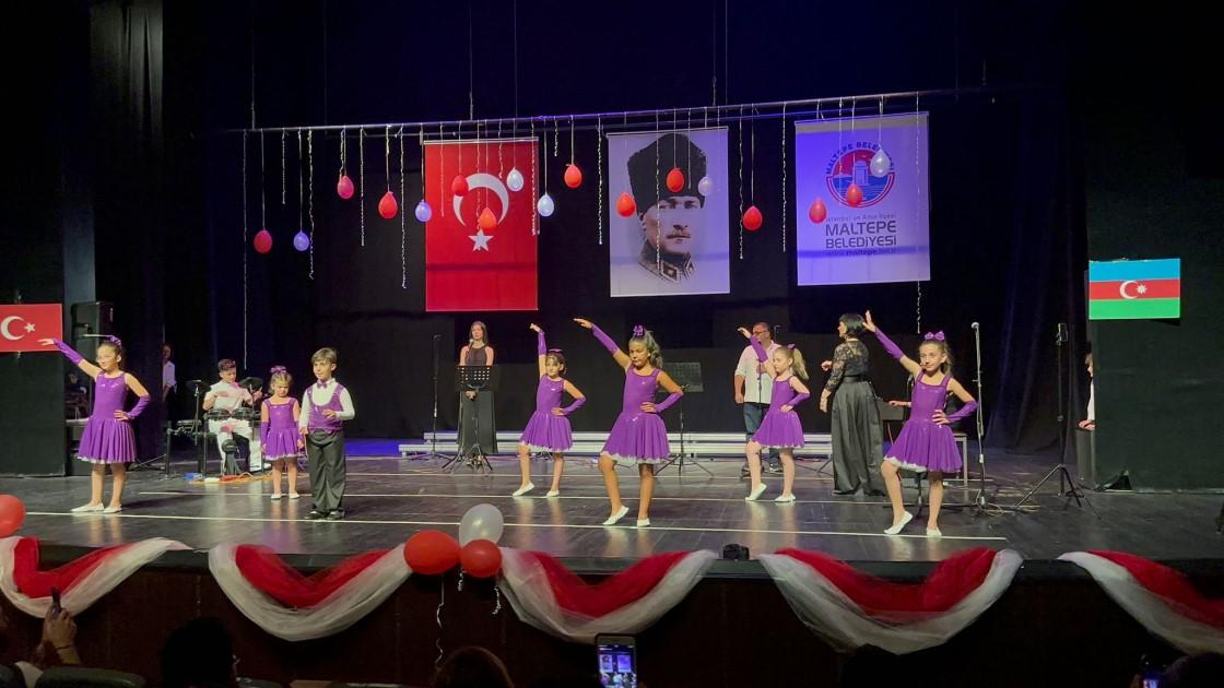 İstanbulda gənclərin konserti olu