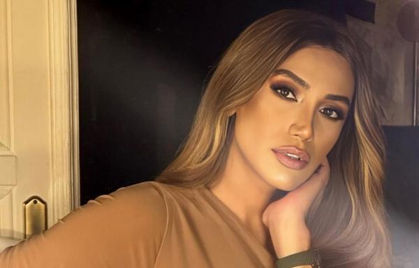 Röya açıq geyimlə səhnəyə çıxıb - VİDEO