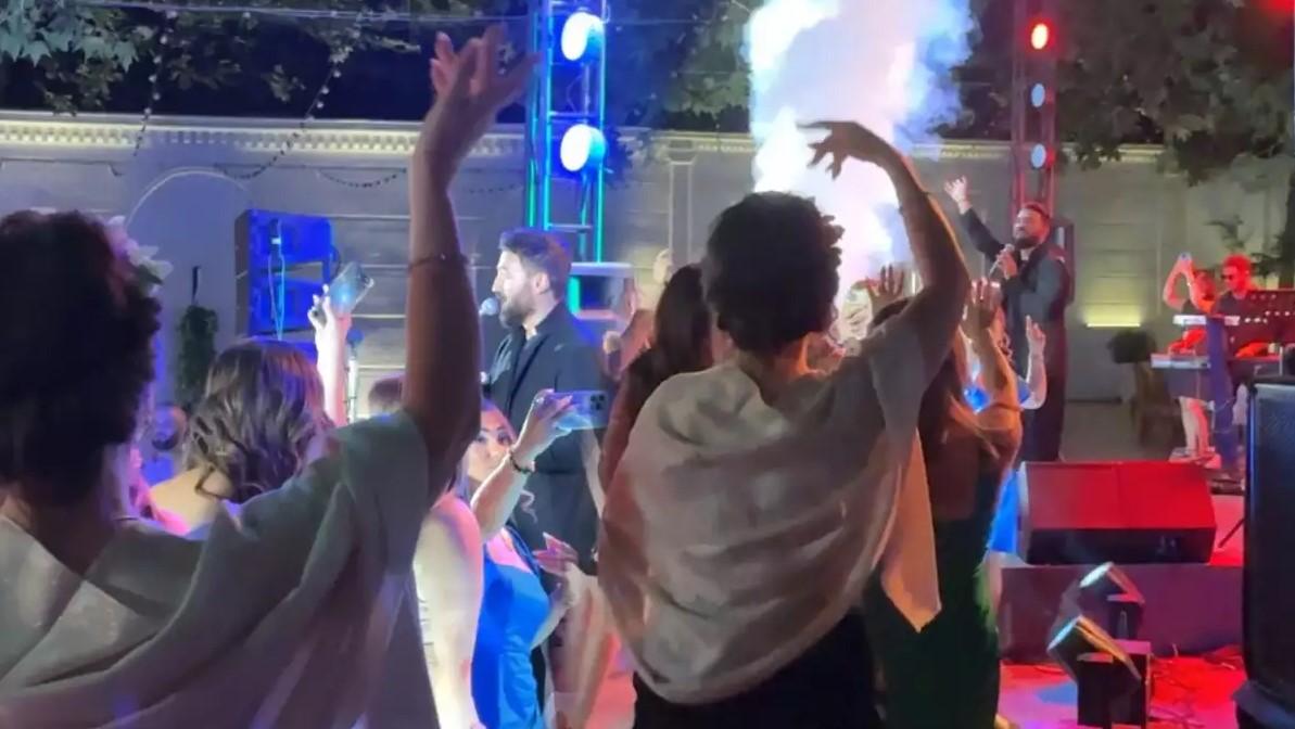 Zamiq məşhir model ilə səhnədə - VİDEO