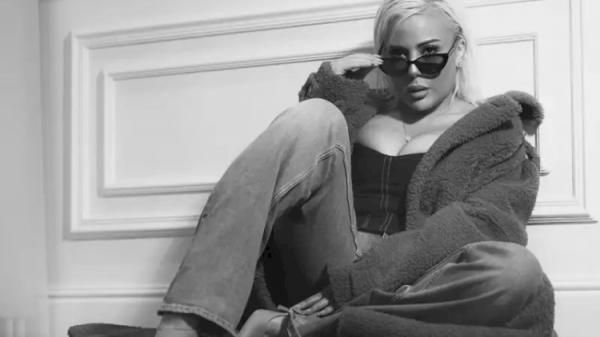 Səidə kinayəli paylaşım edib