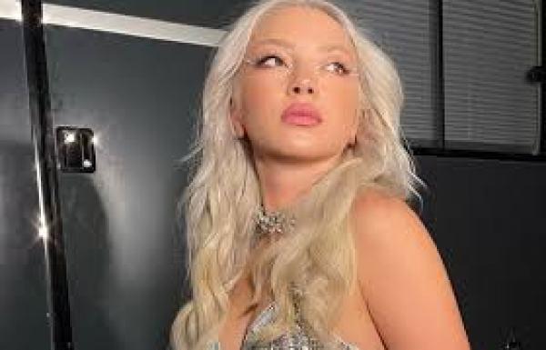 Müğənni ərinə son model "Mercedes" alıb - FOTO