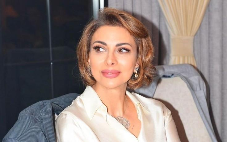 Əməkdar artist çimərlik geyimində - FOTO