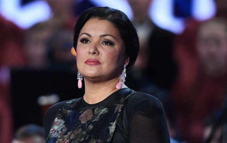 Xalq artisti səs tellərini yandırıb