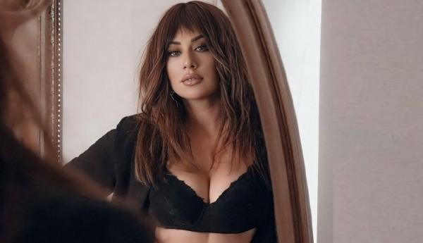 Roza saçlarını uzadıb - FOTO