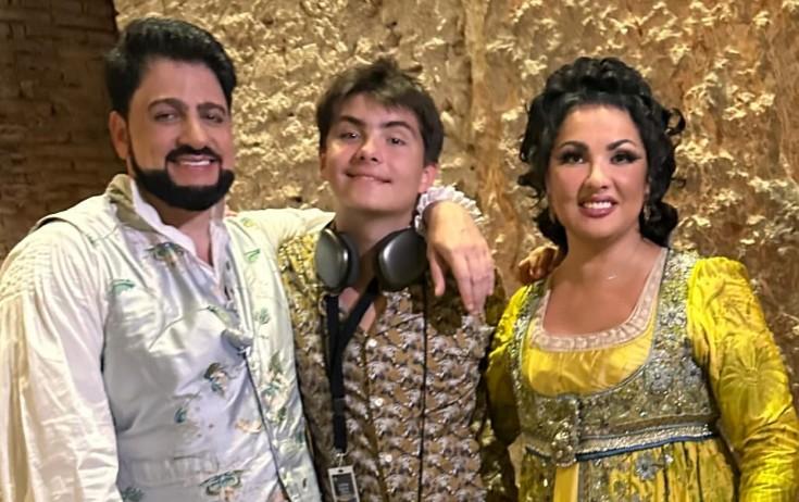 Opera ifaçısının ailə FOTOSU