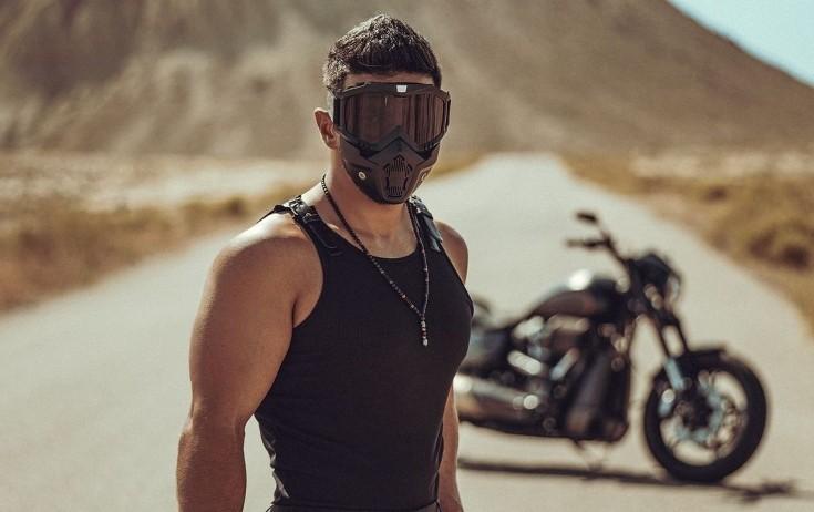 Əməkdar artistin motosiklet həvəsi - FOTO