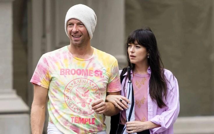 Aktyor nişanını qaytarıb