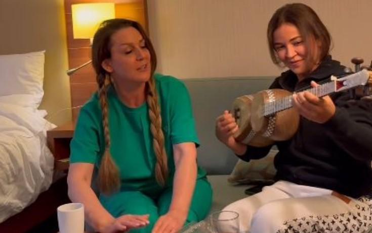 Hotel otağında minikonsert  - VİDEO