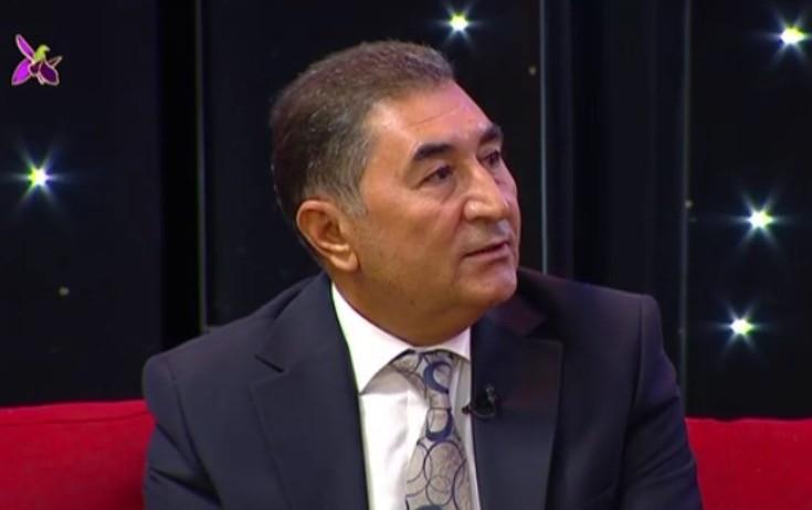 Xanəndə bəzi müğənniləri tənqid edib