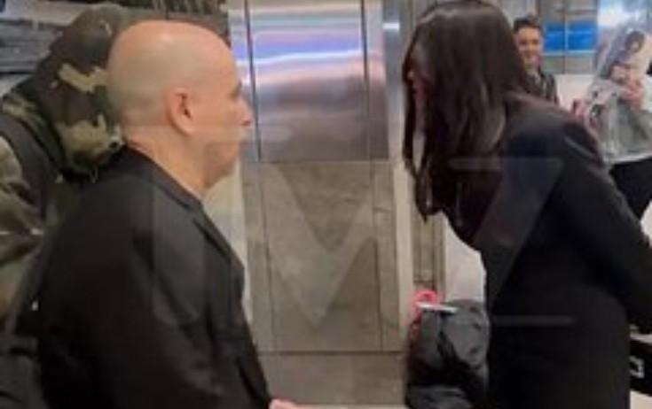 Selena sədəqəyə görə tənqid edilib