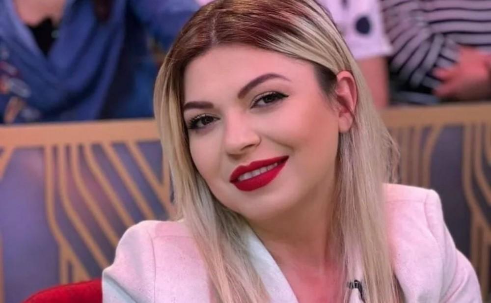 Zümrüd boşanıb, amma bir yerdə yaşayır