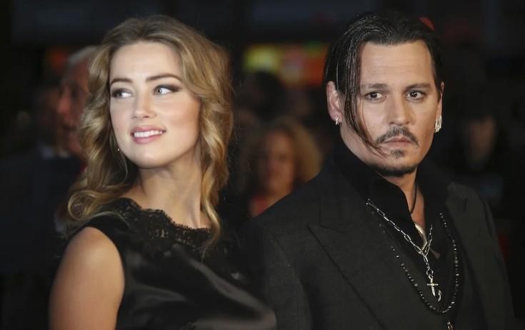 Hollivud aktyoru xanımını bağışlayıb