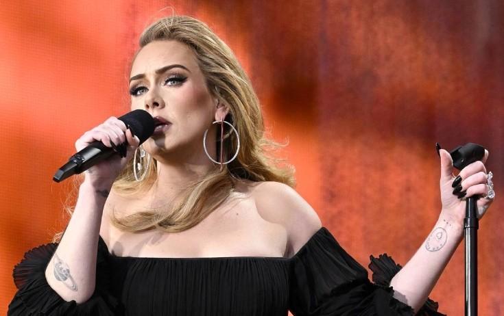 Adel göz yaşlarına boğlub