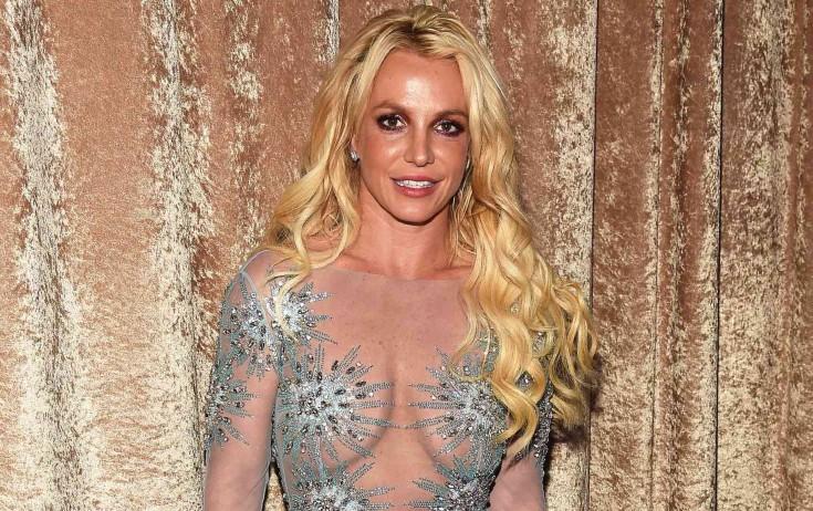 Adını dəyişdirib River Red qoydu