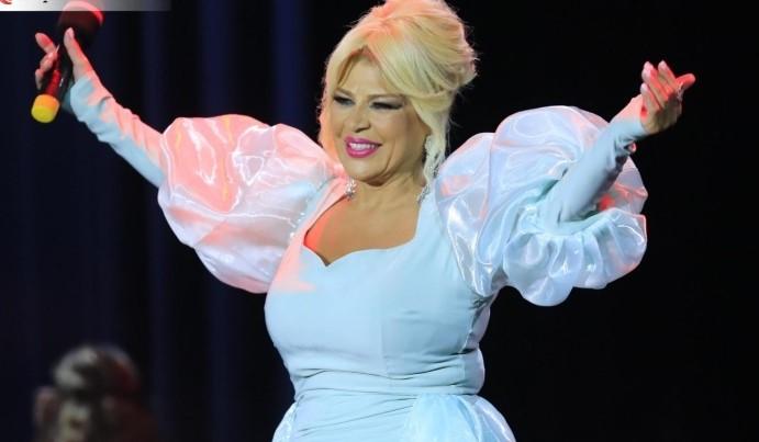 Nigar ev işləri görməkdən zövq alır