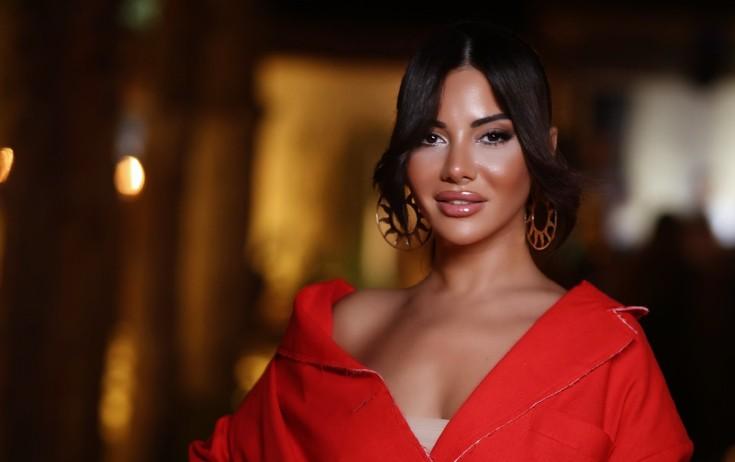 Aysel plastik əməliyyat etdirməyib