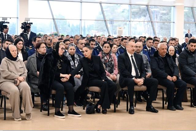 İlham Əliyev təyyarə qəzasında həlak olan ekipaj üzvlərinin vida mərasimində iştirak edib - FOTO - VİDEO