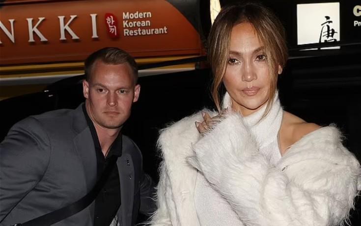 CeyLo mühafizəçi ilə eşq yaşayır