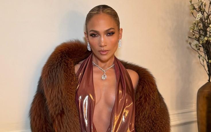 CeyLo şokolad rəngli libasda - FOTO