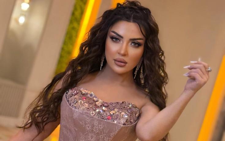 Vəfa opera mahnısı oxuyub