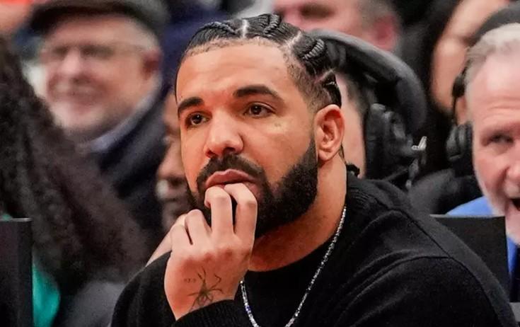 Dreyk hamilə qadına dollar verdi - FOTO