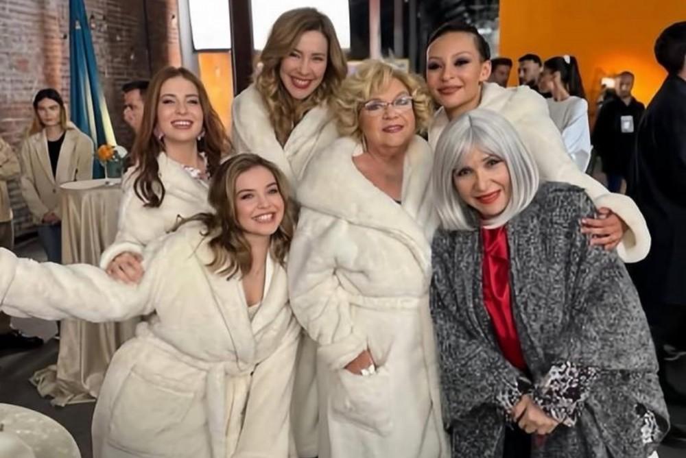 Aktyorlar illər sonra bir arada - FOTO