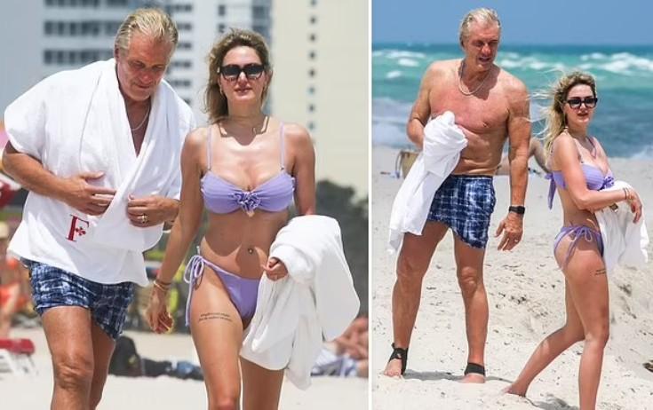 Gənc həyat yoldaşı ilə çimərlikdə - FOTO