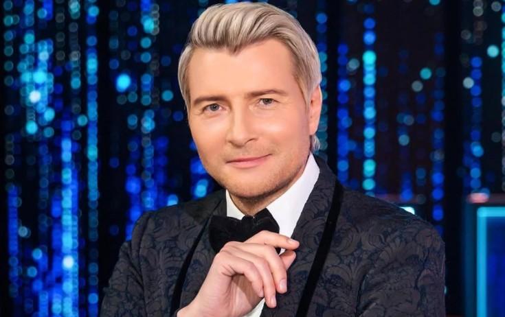 Müğənni 130 min manat qazanır