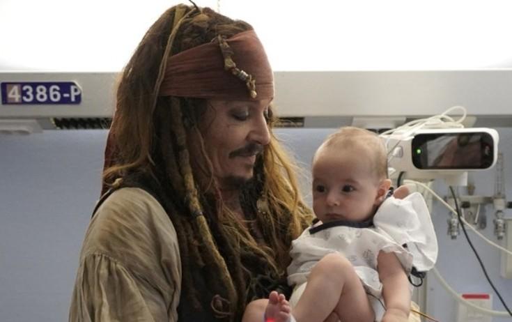 Conni palataları gəzdi - FOTO