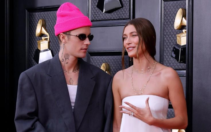 Castin Biber modeldən ayrılır - FOTO